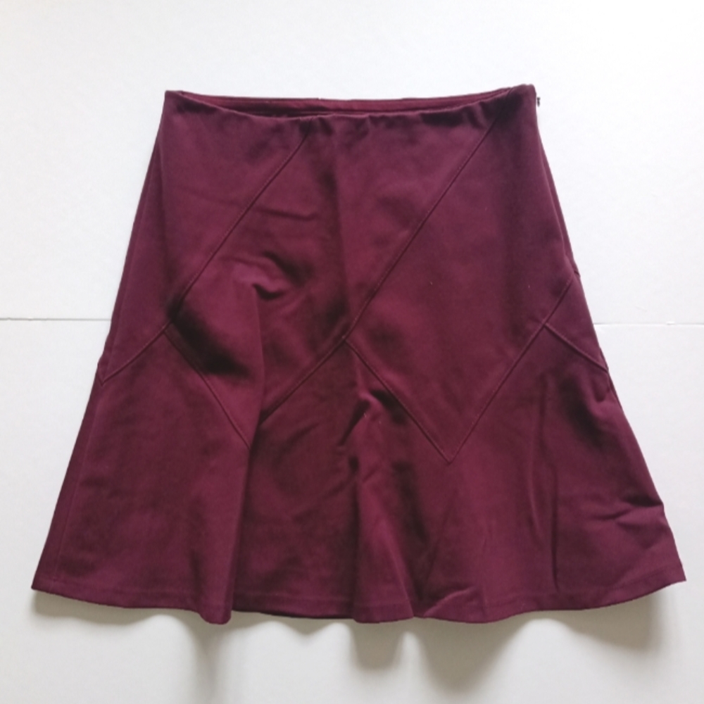 🆕 White House Black Market Skirt
